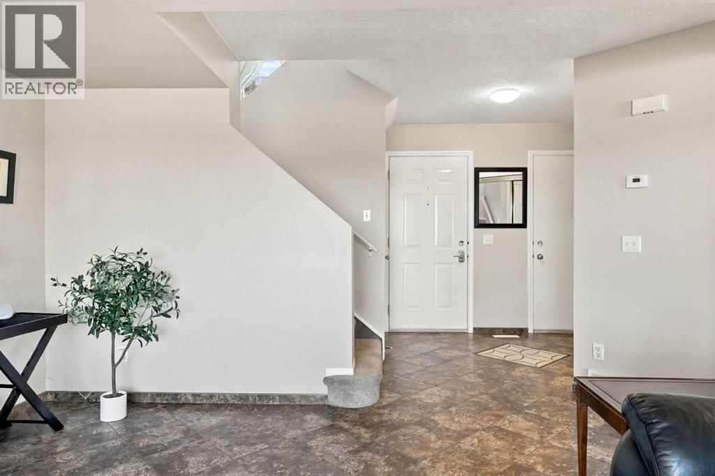 90 Hidden Ranch Terrace NW, Calgary, Alberta  T3A 5Z4 - Photo 7 - A2348955