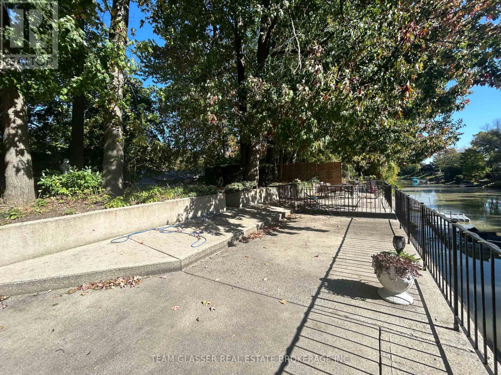 8421 Defore Drive, Lambton Shores, Ontario  N0M 1T0 - Photo 4 - X13879018
