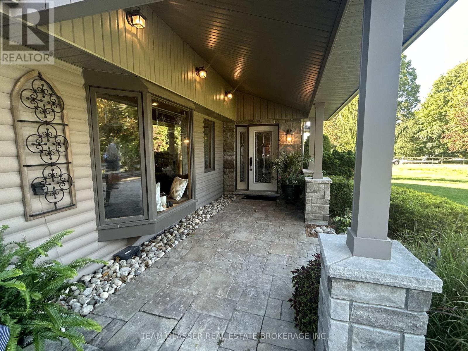 8421 Defore Drive, Lambton Shores, Ontario  N0M 1T0 - Photo 6 - X13879018