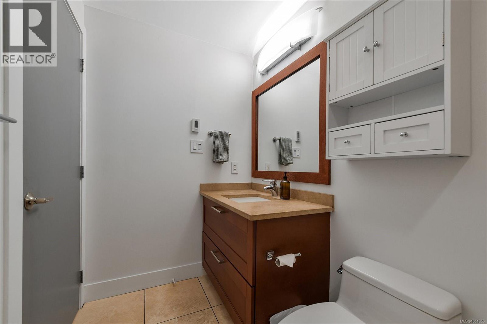 N305 737 Humboldt St