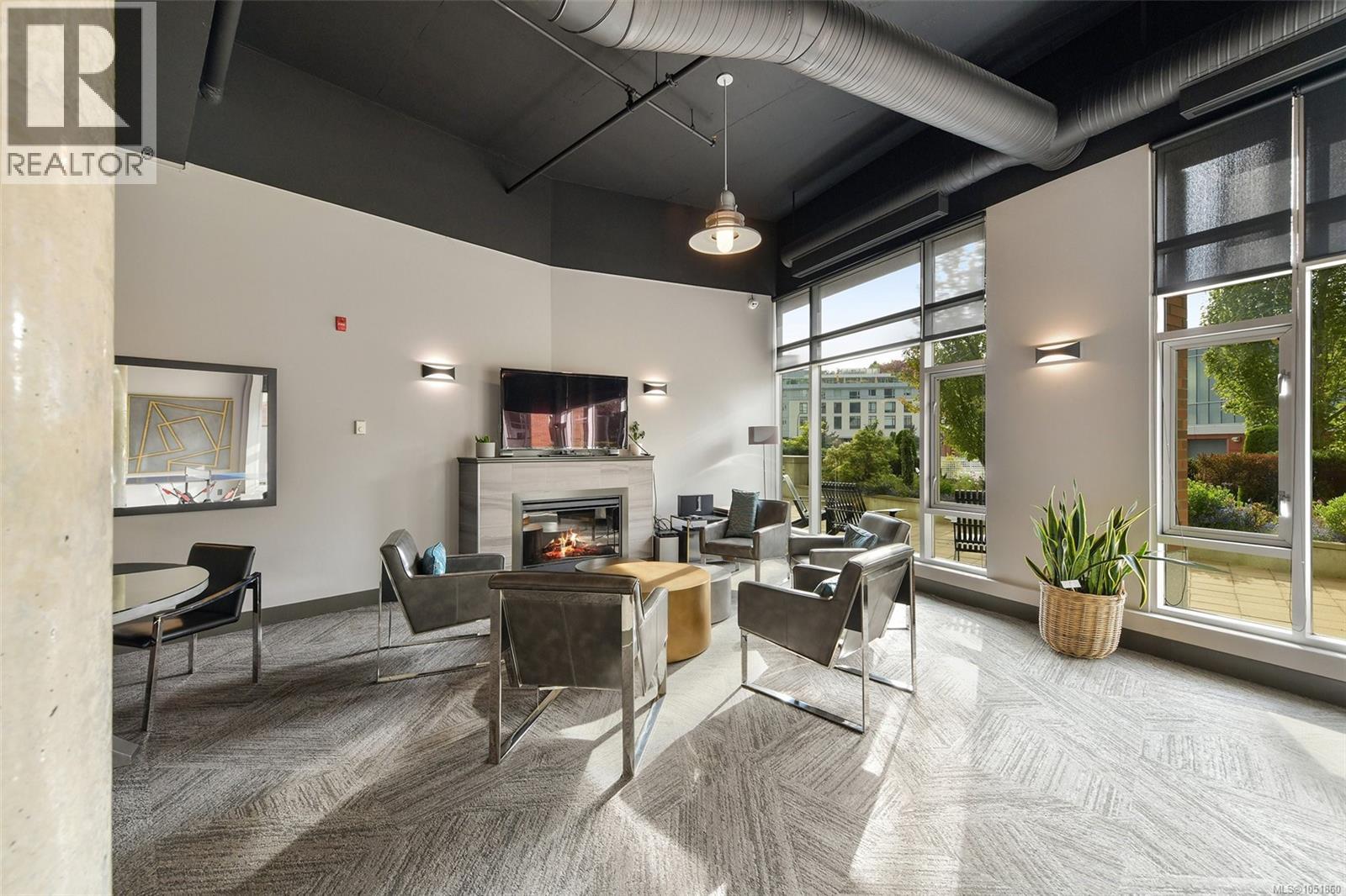 N305 737 Humboldt St