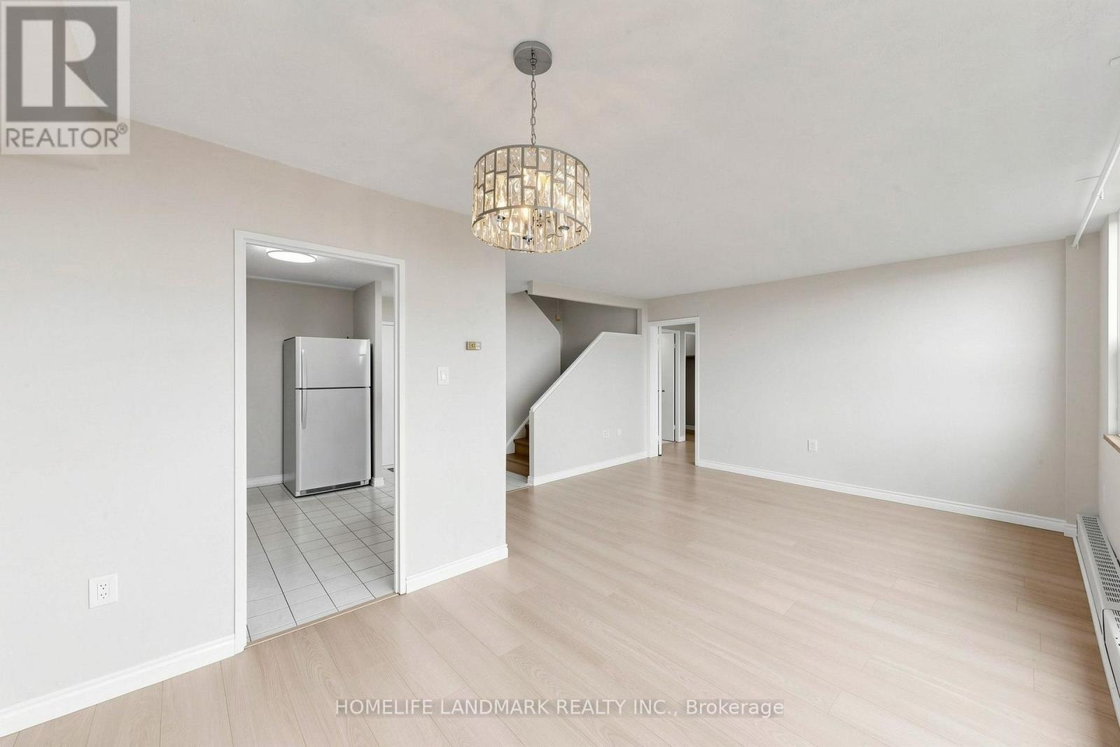 327 - 1050 Stainton Drive, Mississauga, Ontario  L5C 2T7 - Photo 2 - W13865244