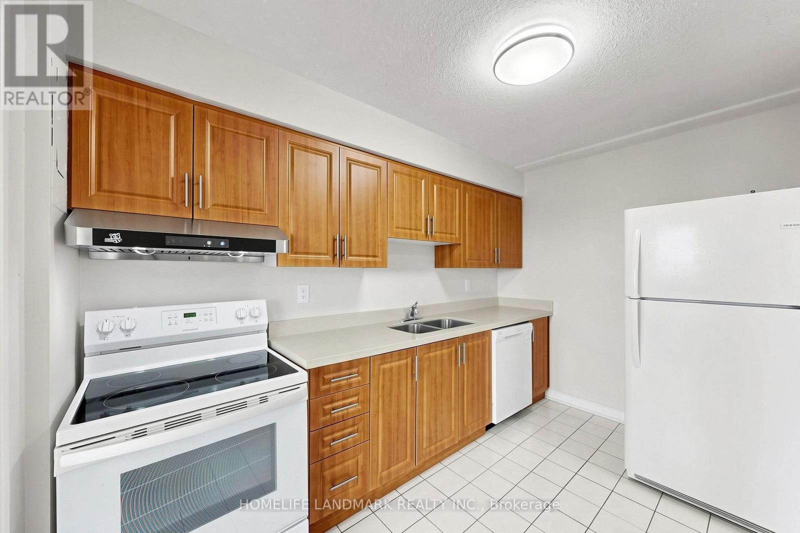 327 - 1050 Stainton Drive, Mississauga, Ontario  L5C 2T7 - Photo 9 - W13865244