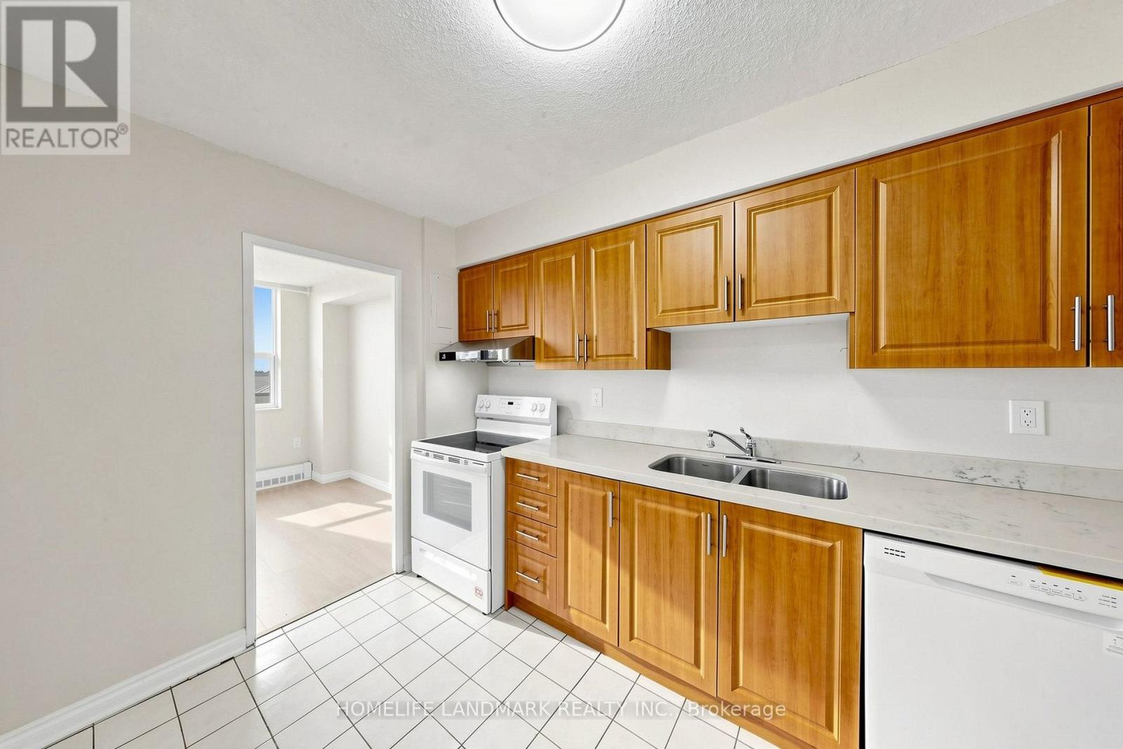 327 - 1050 Stainton Drive, Mississauga, Ontario  L5C 2T7 - Photo 8 - W13865244