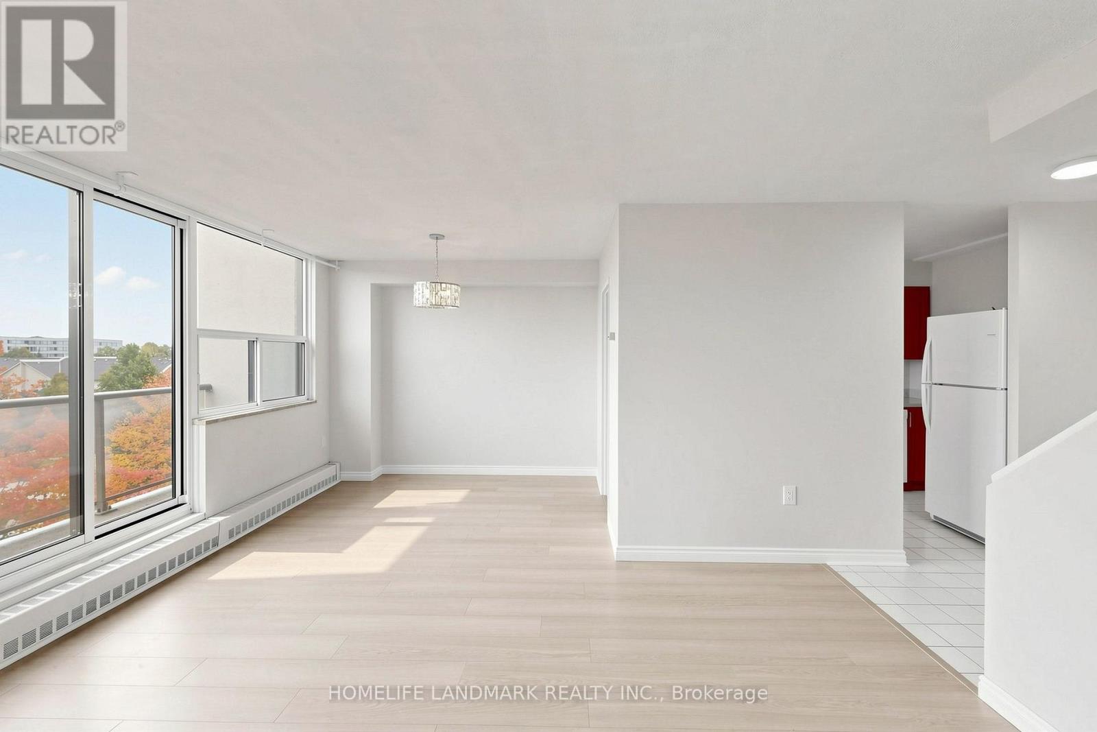 327 - 1050 Stainton Drive, Mississauga, Ontario  L5C 2T7 - Photo 3 - W13865244