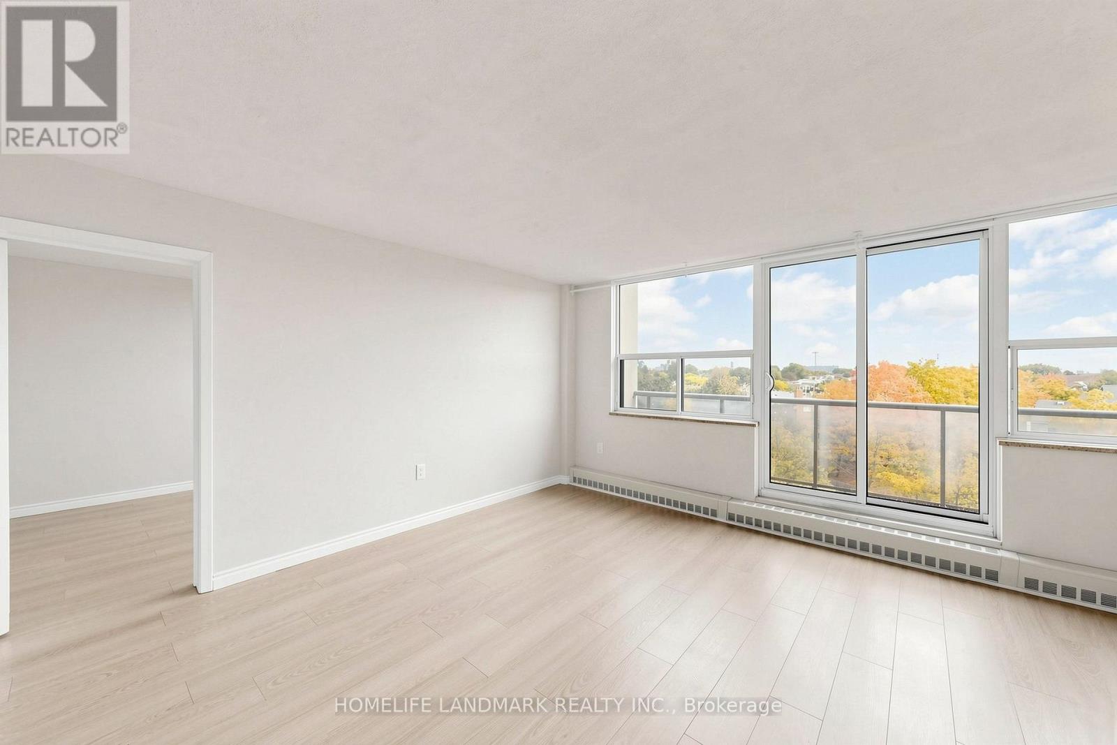 327 - 1050 Stainton Drive, Mississauga, Ontario  L5C 2T7 - Photo 5 - W13865244