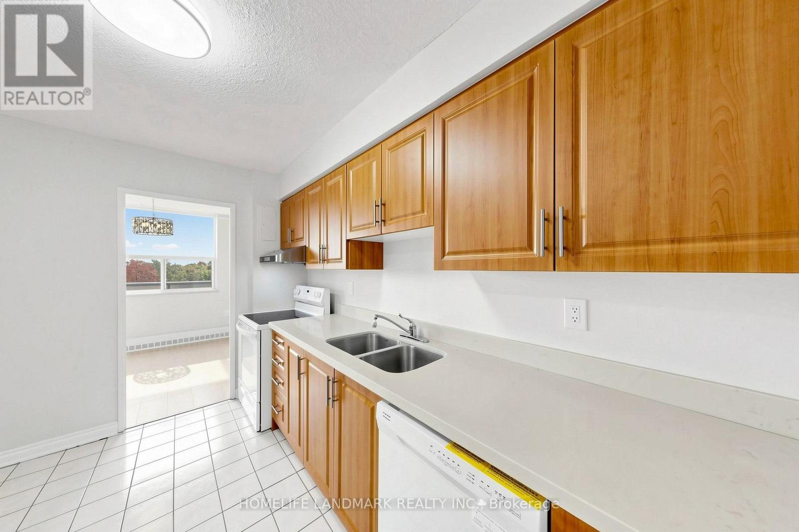 327 - 1050 Stainton Drive, Mississauga, Ontario  L5C 2T7 - Photo 10 - W13865244