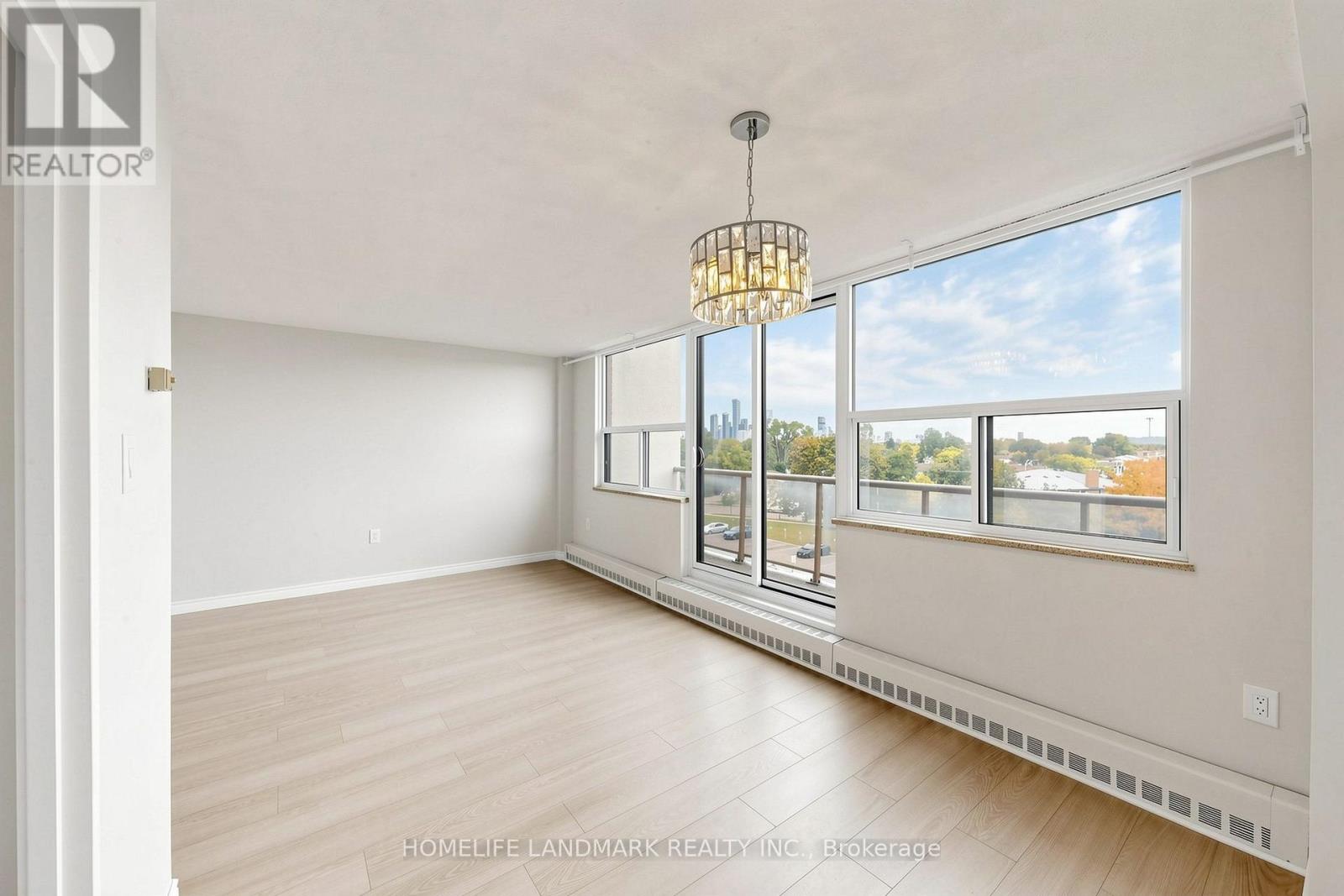 327 - 1050 Stainton Drive, Mississauga, Ontario  L5C 2T7 - Photo 7 - W13865244
