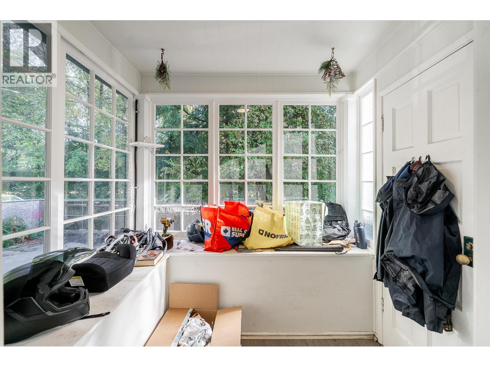 826 Westwood Street, Coquitlam, British Columbia  V3C 3L2 - Photo 4 - R3172502