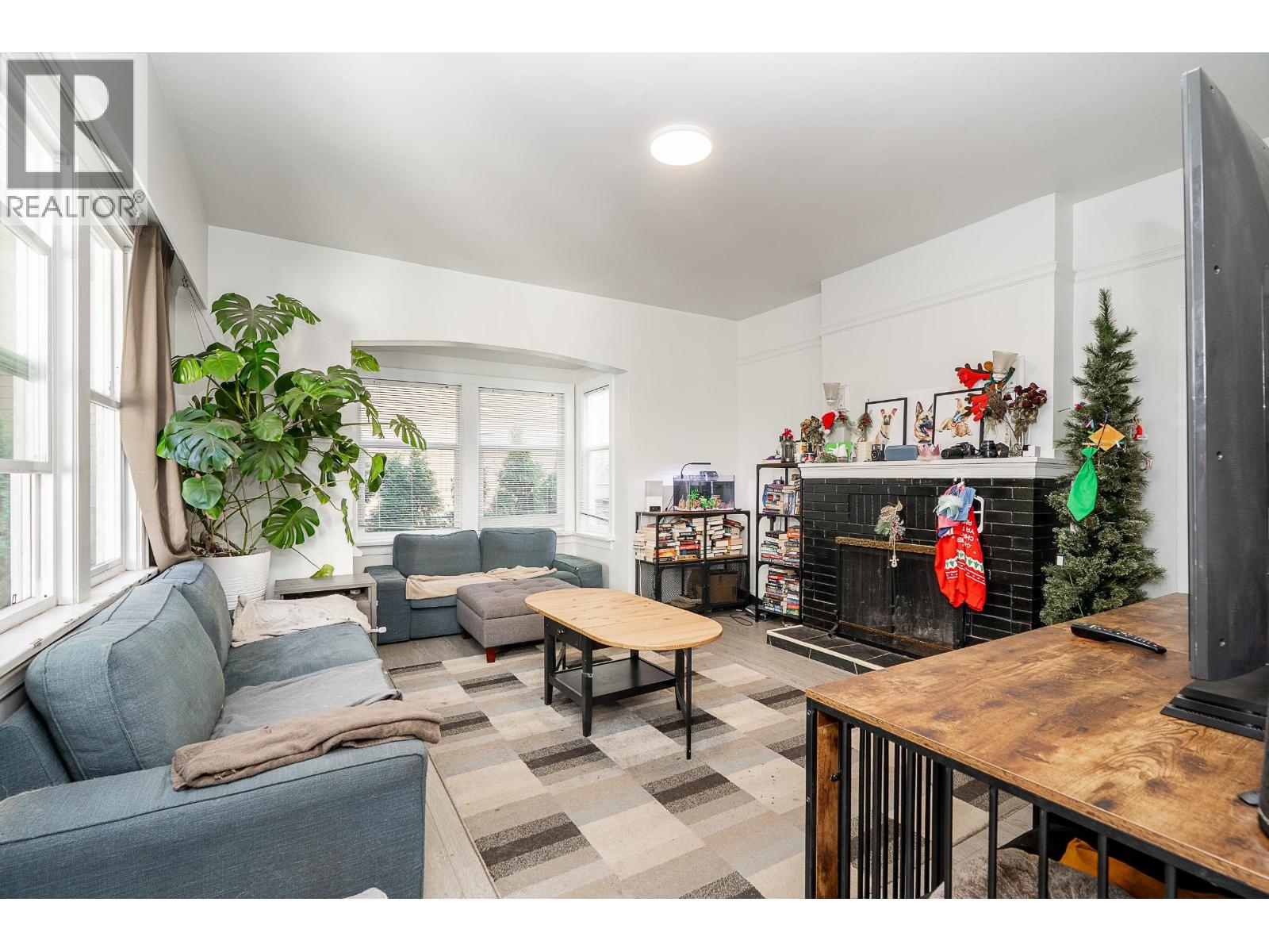 826 Westwood Street, Coquitlam, British Columbia  V3C 3L2 - Photo 6 - R3172502