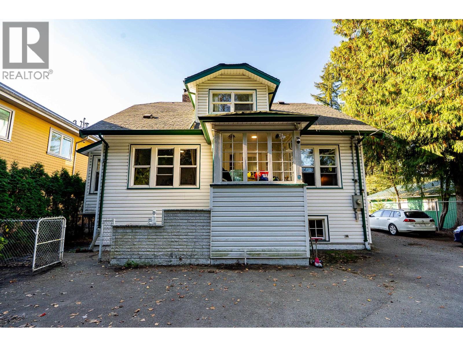 826 Westwood Street, Coquitlam, British Columbia  V3C 3L2 - Photo 2 - R3172502