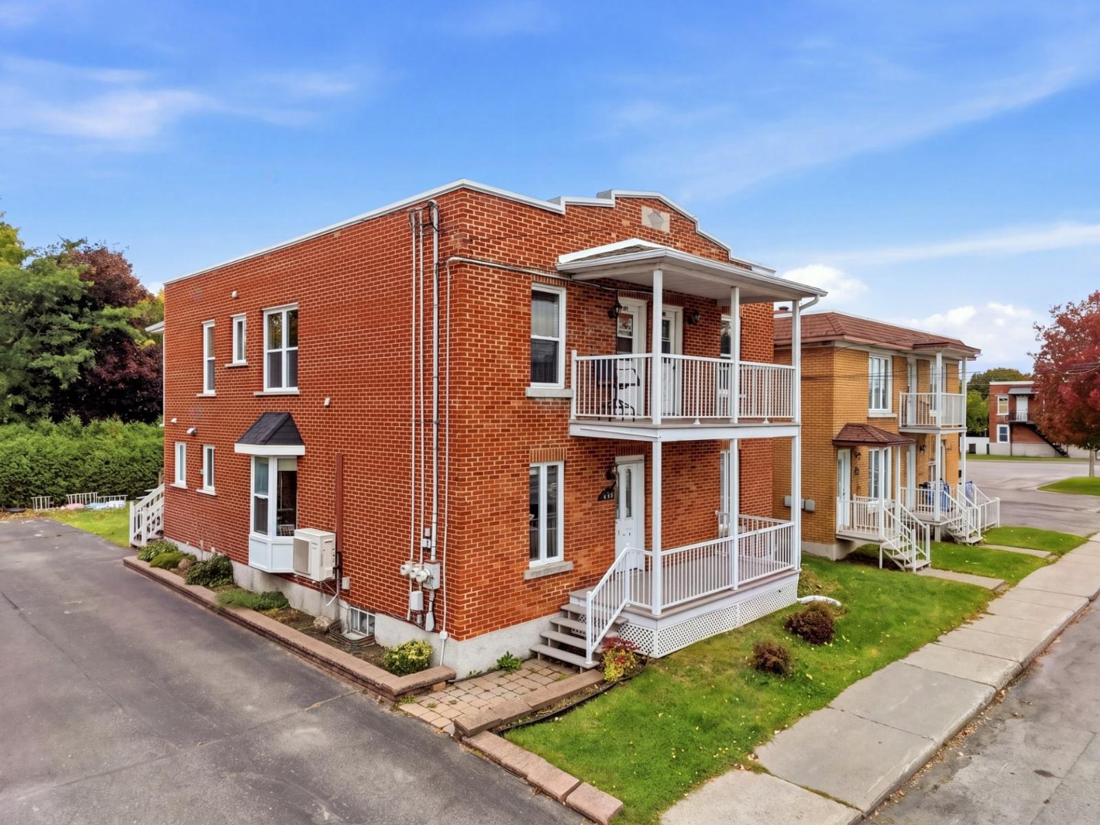 263-267 Rue Notre-Dame Drummondville Quebec Canada J2C2L8 1