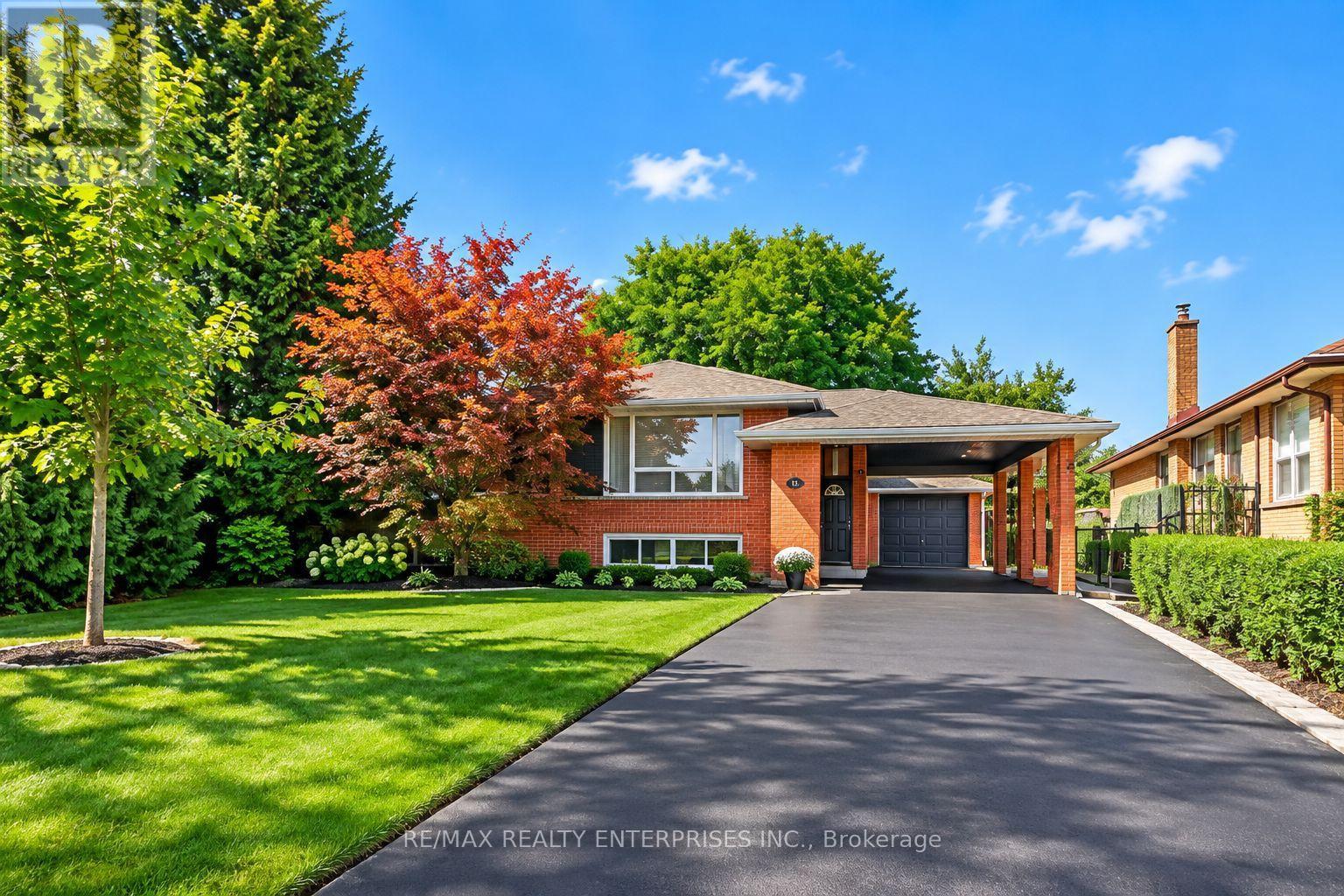 16 WARBECK PLACE Toronto (Kingsview Village-The Westway) Ontario Canada M9R3C3 2