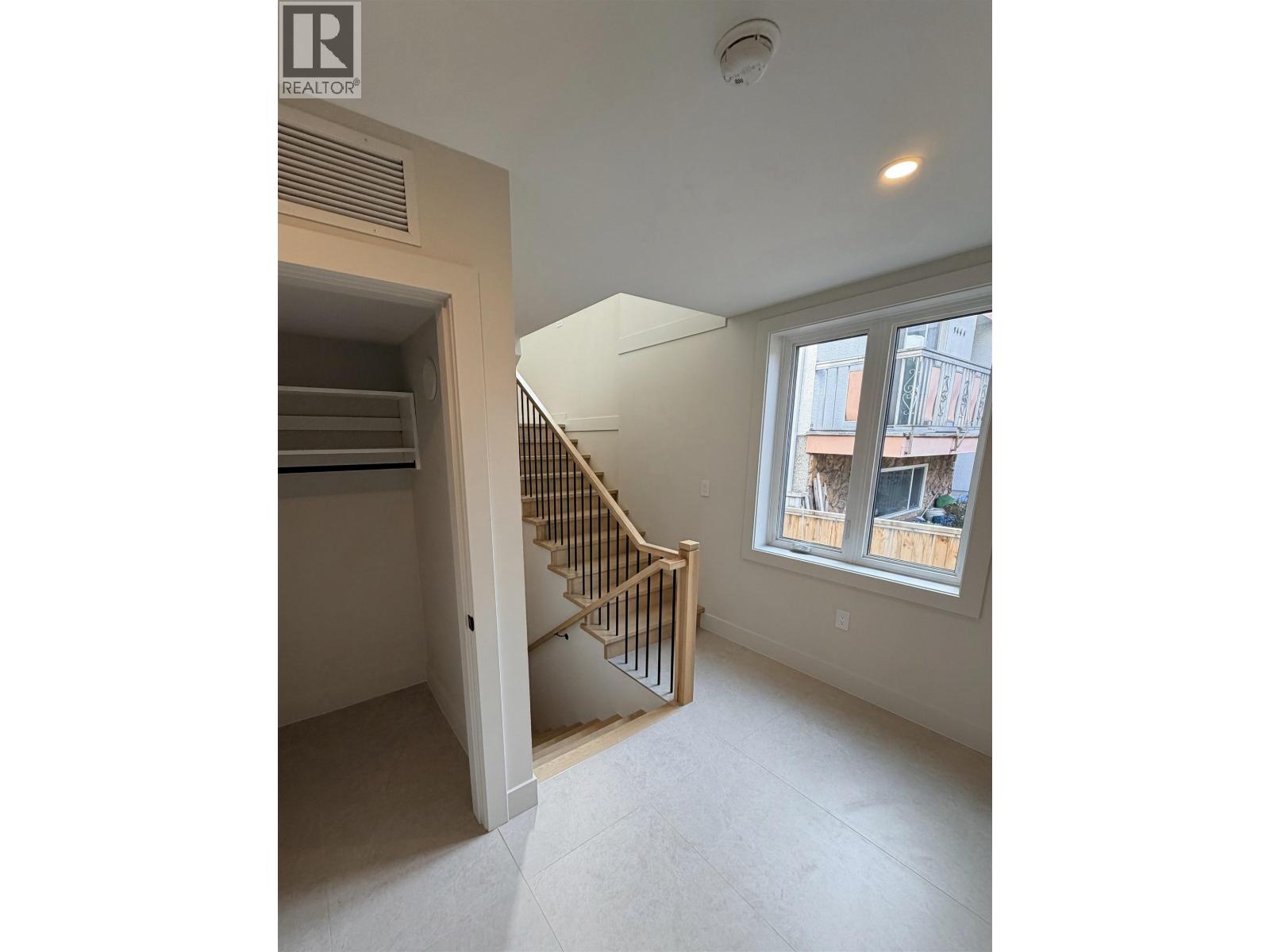 3430 Knight Street, Vancouver, British Columbia  V5N 0K4 - Photo 3 - R3173600