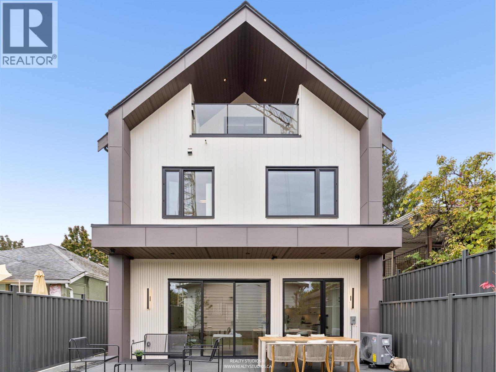 2 1986 E 8TH AVENUE, Vancouver, British Columbia