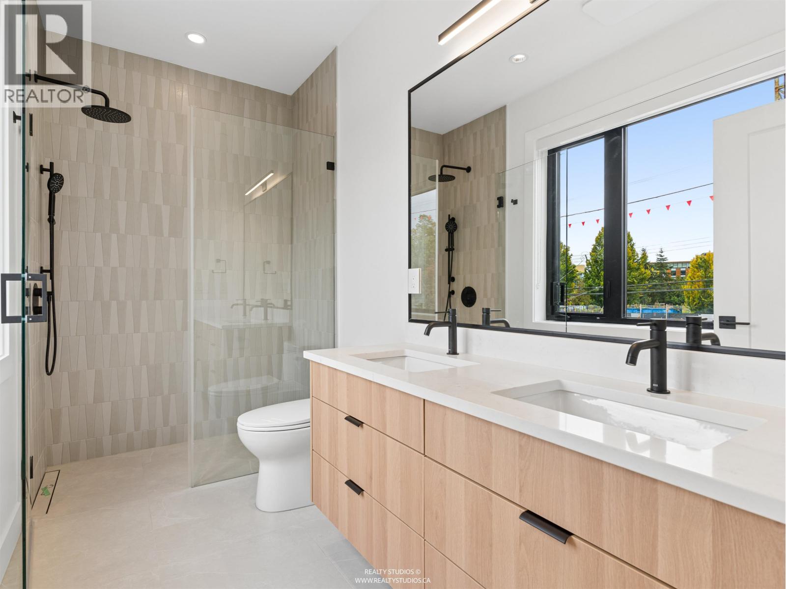 2 1986 E 8th Avenue, Vancouver, British Columbia  V5N 1V1 - Photo 17 - R3173881