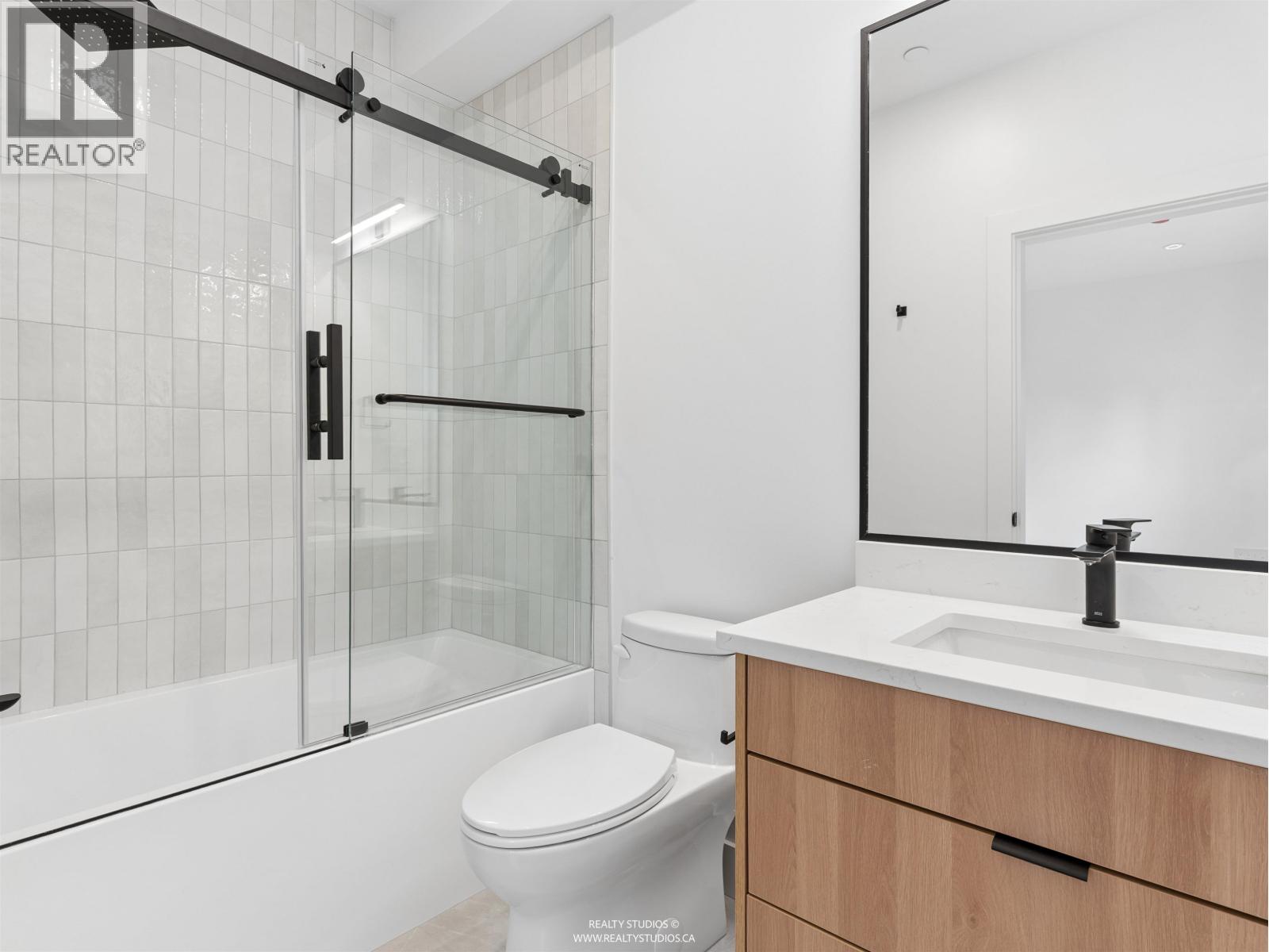 2 1986 E 8th Avenue, Vancouver, British Columbia  V5N 1V1 - Photo 21 - R3173881
