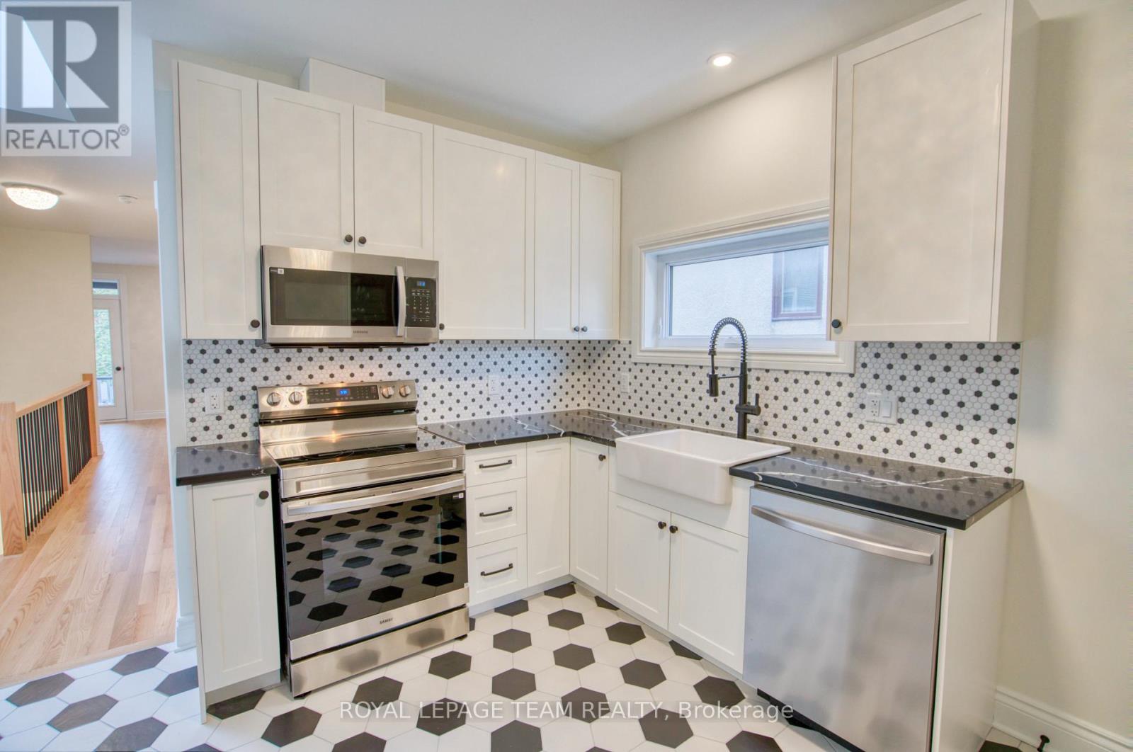 2 - 238 Bruyere Street, Ottawa, Ontario K1N 5E3 - Photo 4 - X13859230