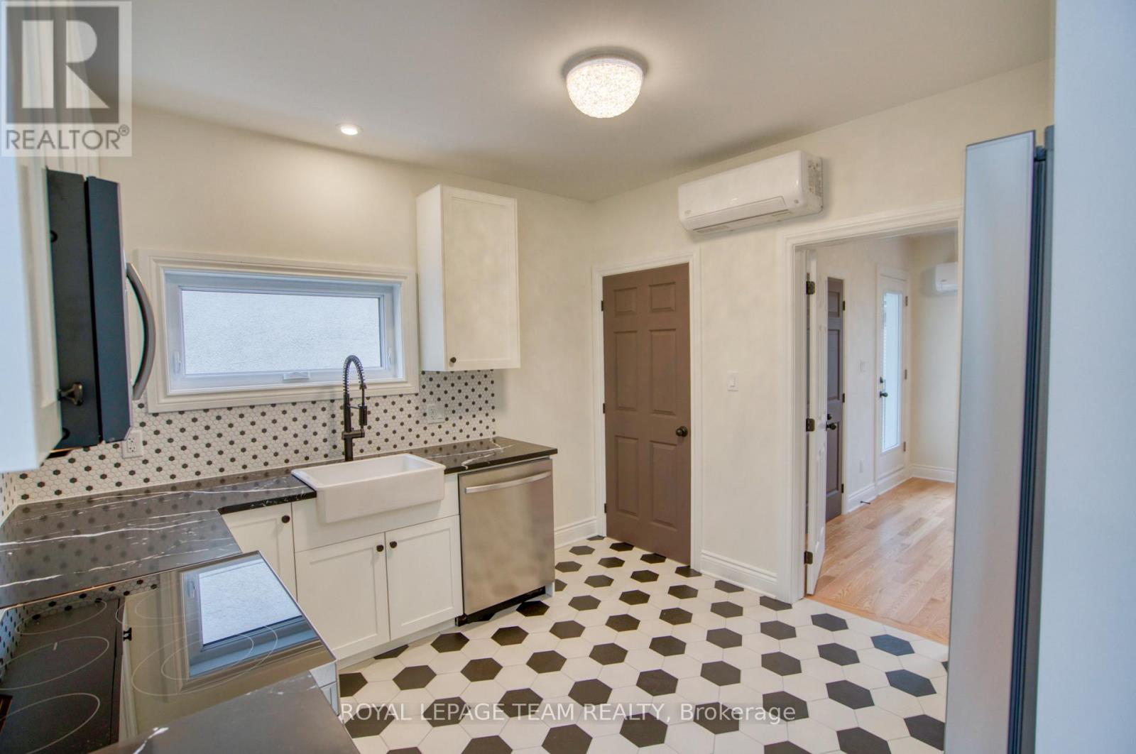 2 - 238 Bruyere Street, Ottawa, Ontario K1N 5E3 - Photo 3 - X13859230