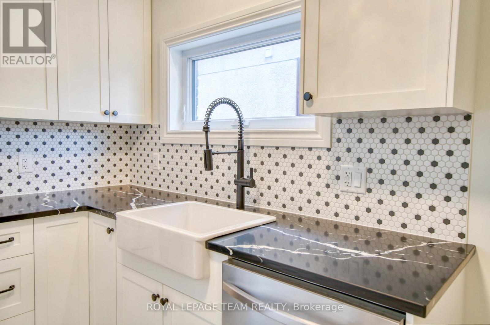 2 - 238 Bruyere Street, Ottawa, Ontario K1N 5E3 - Photo 5 - X13859230