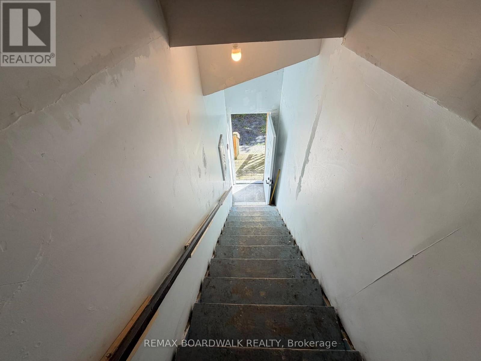 205 First Street E, Cornwall, Ontario  K6H 1K9 - Photo 2 - X13879088
