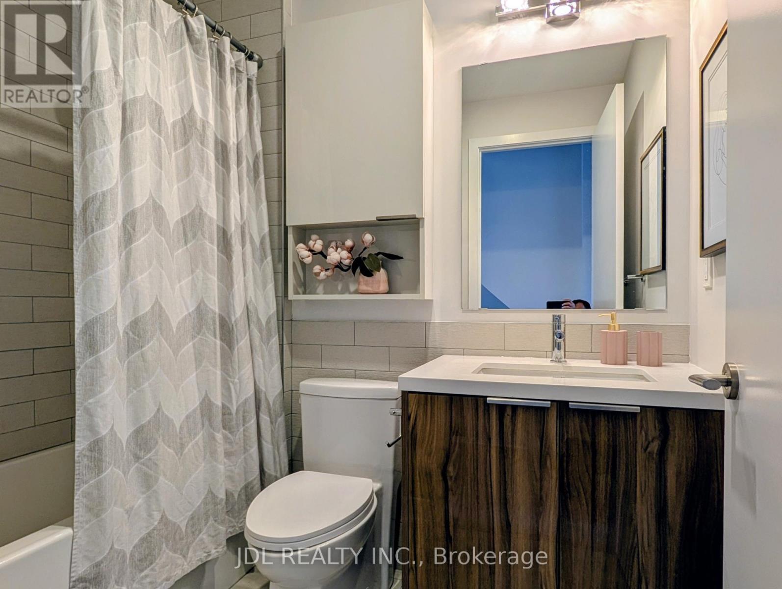 28 Sonic Way, Toronto, Ontario  M3C 3Z2 - Photo 12 - C13879032