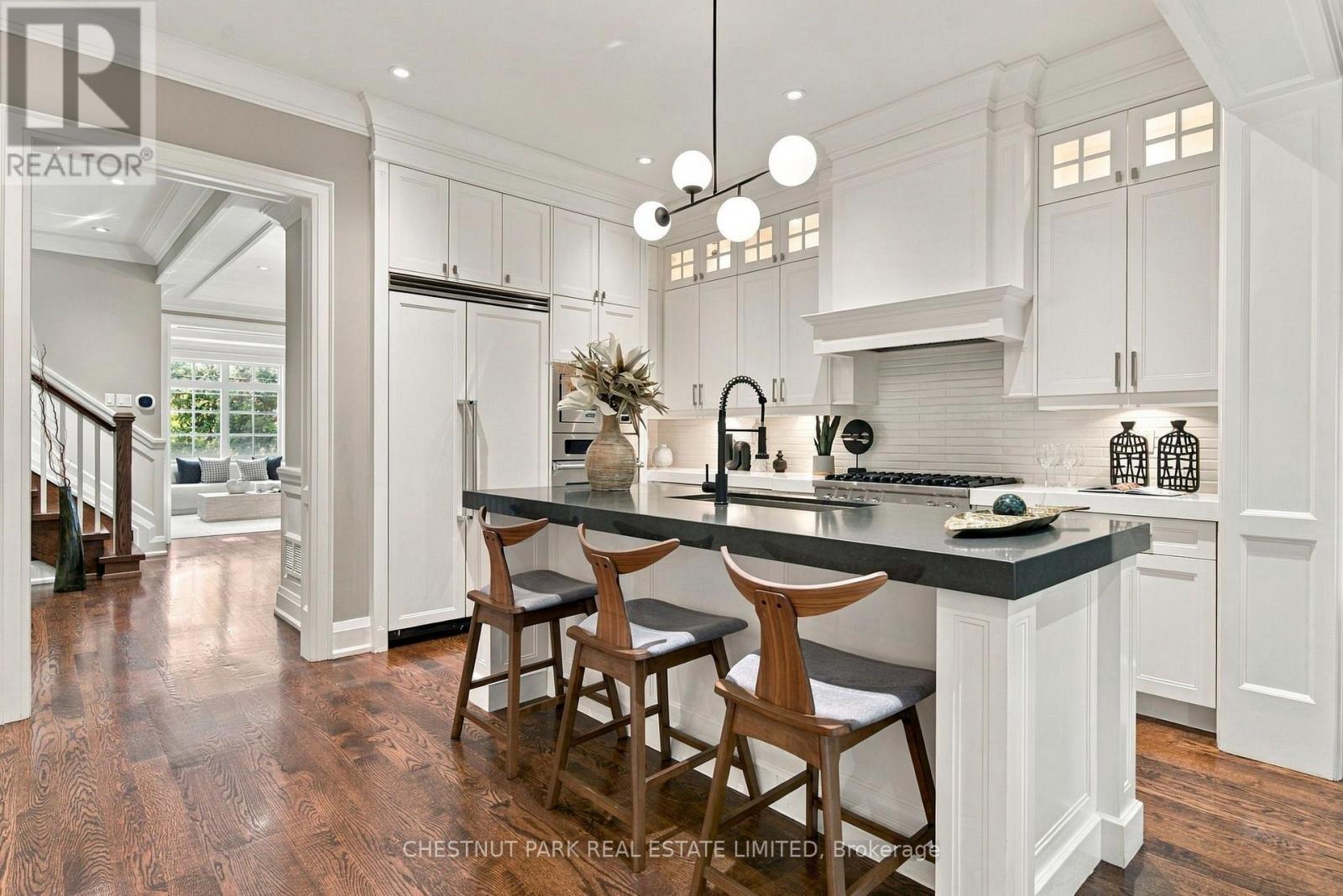358 Elm Road, Toronto, Ontario  M5M 3V6 - Photo 11 - C13879074