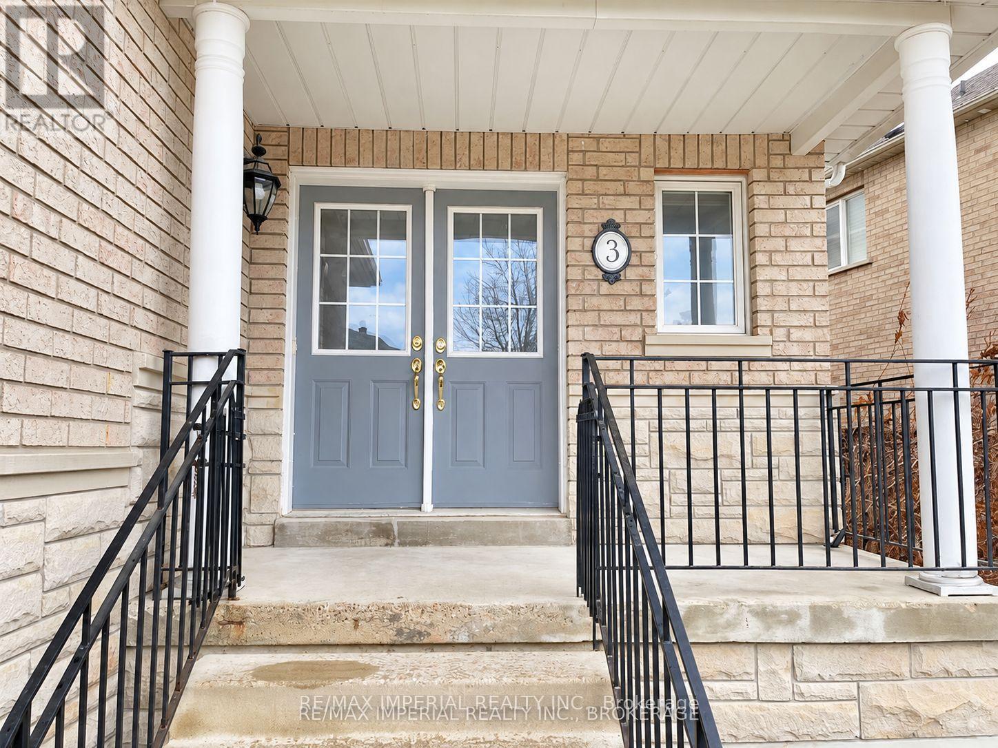 3 Vitlor Drive, Richmond Hill (Oak Ridges), Ontario  L4E 3W3 - Photo 2 - N13879060