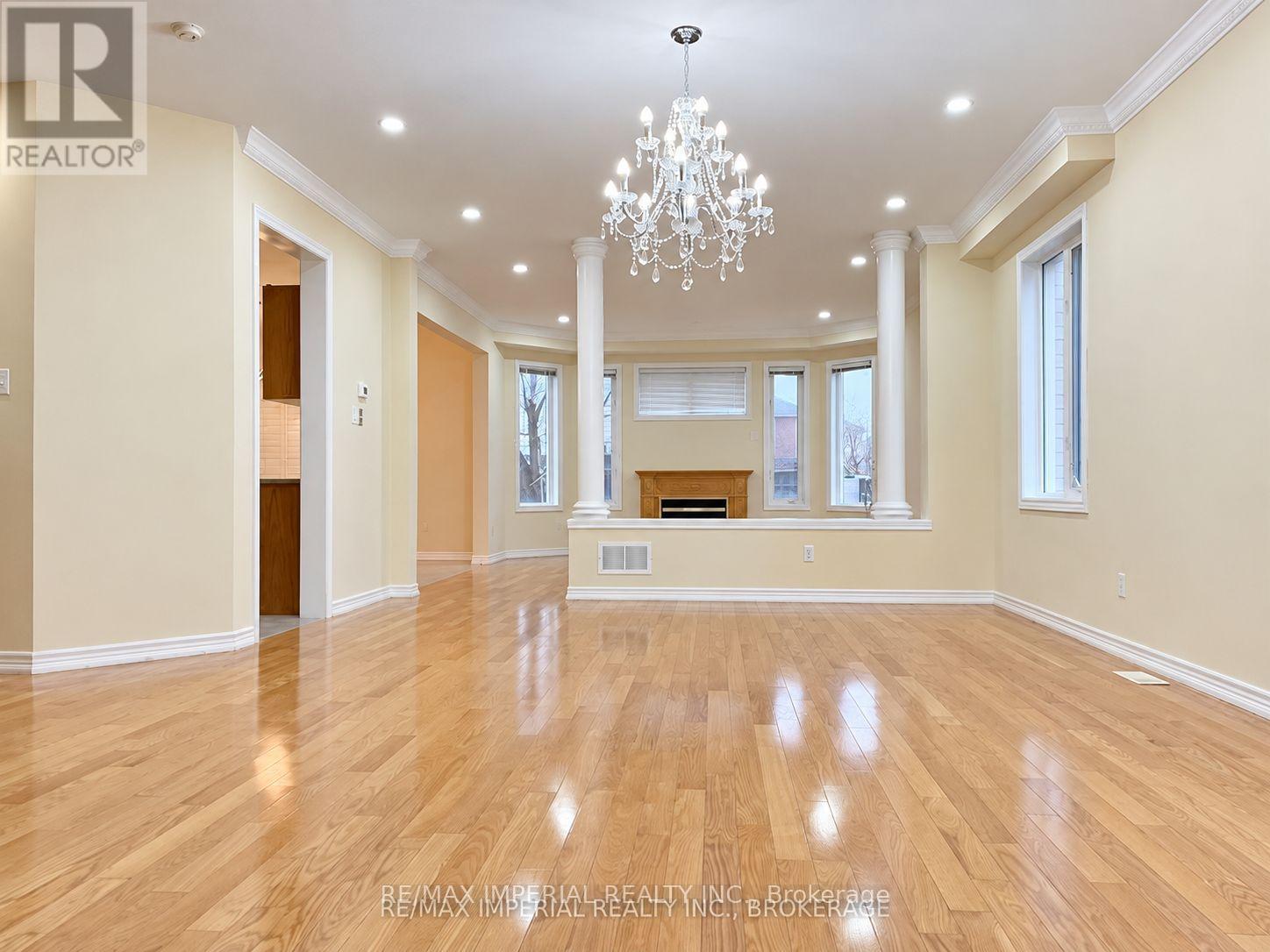 3 Vitlor Drive, Richmond Hill (Oak Ridges), Ontario  L4E 3W3 - Photo 3 - N13879060