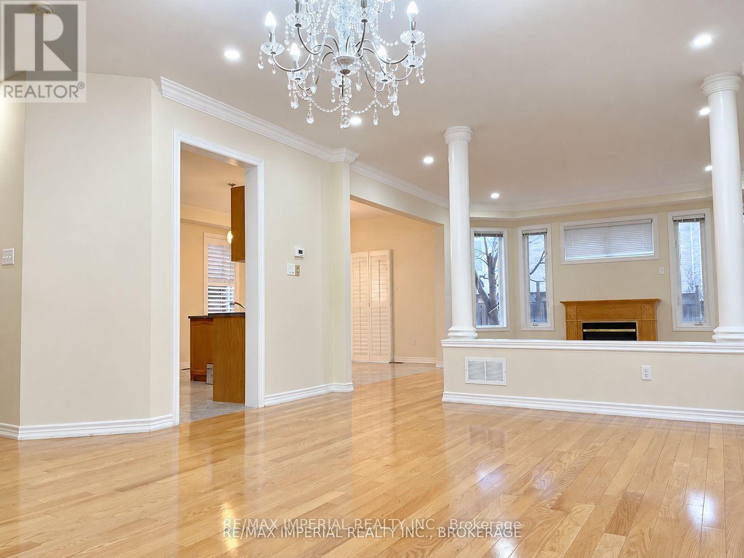 3 Vitlor Drive, Richmond Hill (Oak Ridges), Ontario  L4E 3W3 - Photo 4 - N13879060