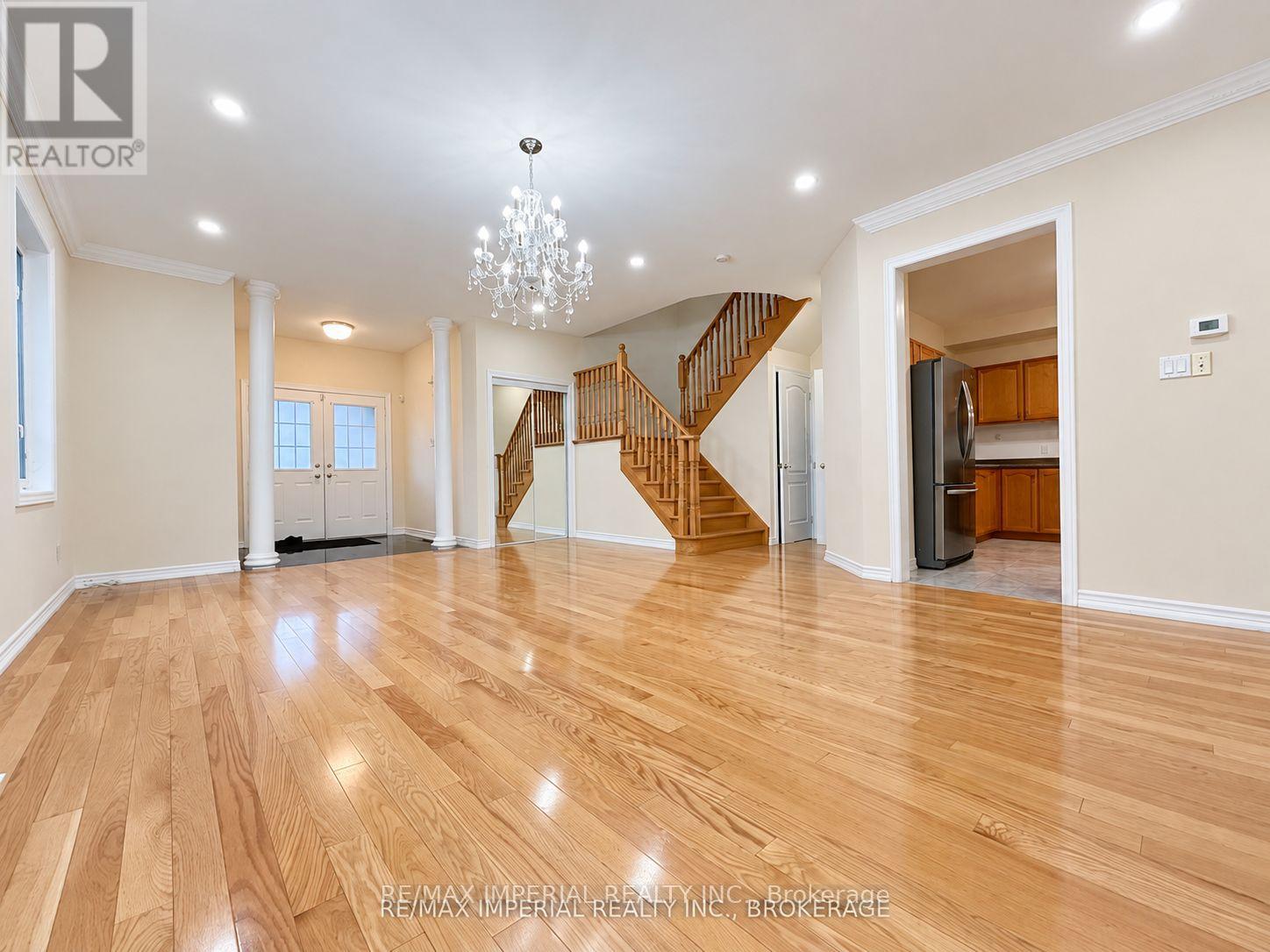 3 Vitlor Drive, Richmond Hill (Oak Ridges), Ontario  L4E 3W3 - Photo 6 - N13879060