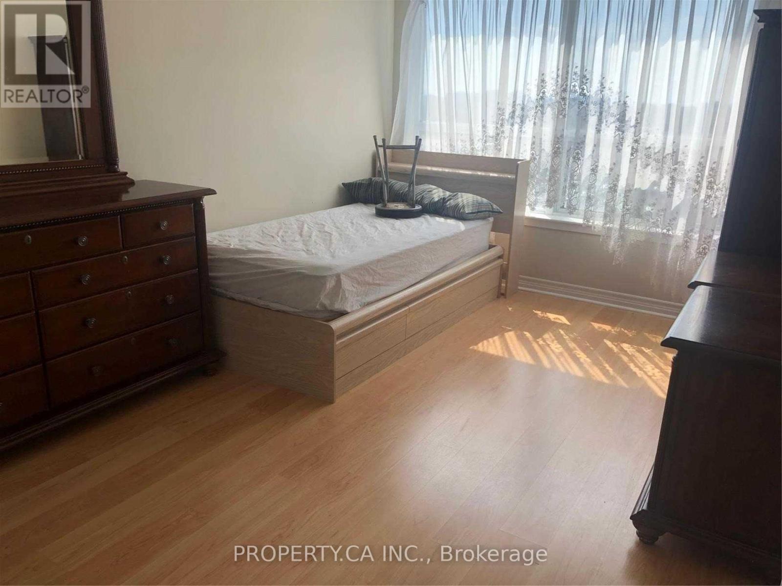 817 - 15 North Park Road, Vaughan (Beverley Glen), Ontario  L4J 0A1 - Photo 4 - N13879094
