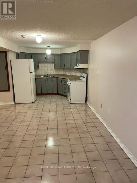 5547 River Grove Avenue, Mississauga, Ontario  L5M 3T6 - Photo 3 - W13879080