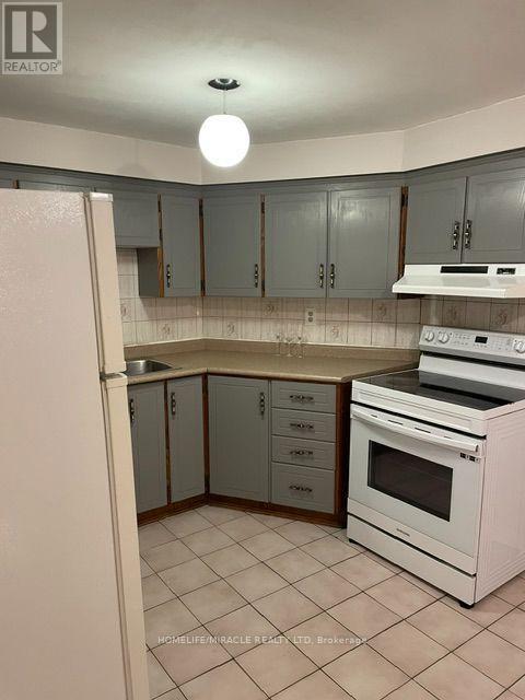 5547 River Grove Avenue, Mississauga, Ontario  L5M 3T6 - Photo 4 - W13879080