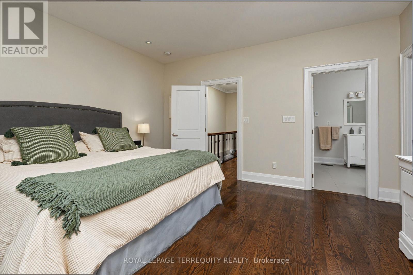 151 Brookside Avenue, Toronto, Ontario  M6S 4G8 - Photo 13 - W13849856