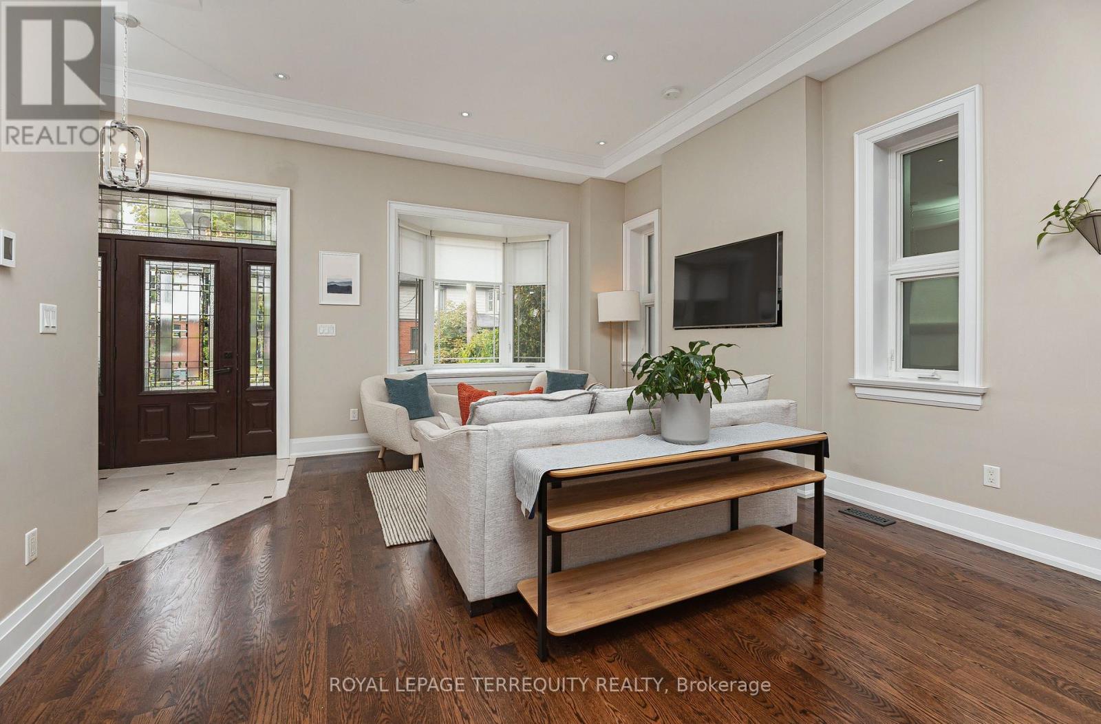 151 Brookside Avenue, Toronto, Ontario  M6S 4G8 - Photo 4 - W13849856