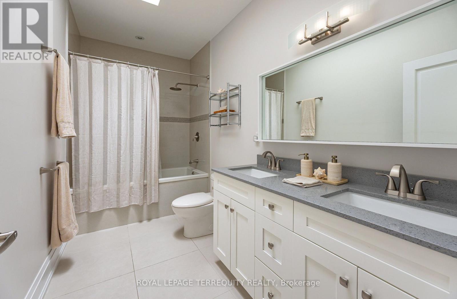 151 Brookside Avenue, Toronto, Ontario  M6S 4G8 - Photo 19 - W13849856