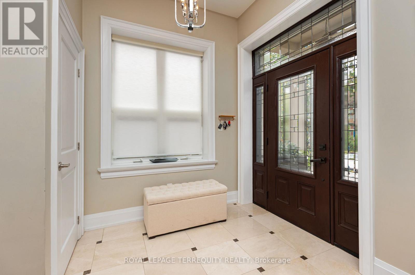 151 Brookside Avenue, Toronto, Ontario  M6S 4G8 - Photo 3 - W13849856