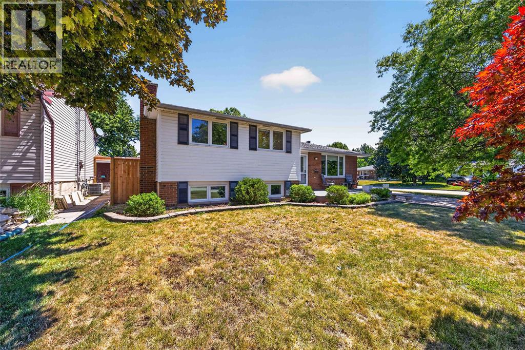 492 Parkdale Crescent, St Clair, Ontario  N0N 1G0 - Photo 3 - 26024772