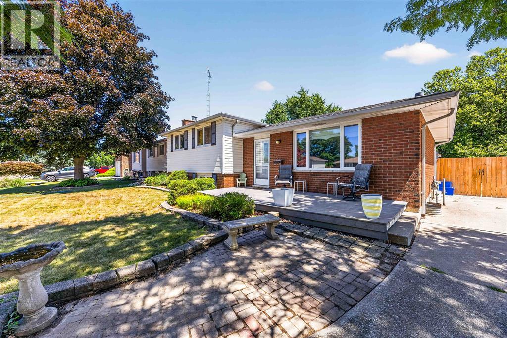492 Parkdale Crescent, St Clair, Ontario  N0N 1G0 - Photo 2 - 26024772