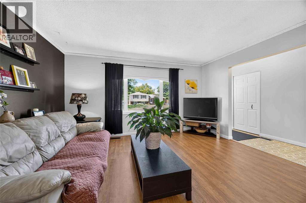 492 Parkdale Crescent, St Clair, Ontario  N0N 1G0 - Photo 5 - 26024772