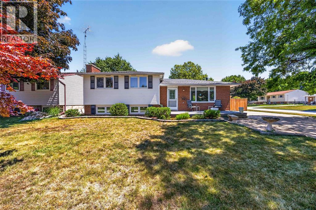 492 PARKDALE CRESCENT, St Clair, Ontario