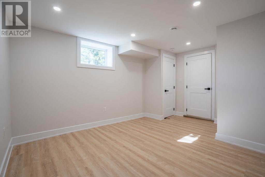 11 Glenwood Ave, Sault Ste. Marie, Ontario  P6A 4T6 - Photo 34 - SM262789