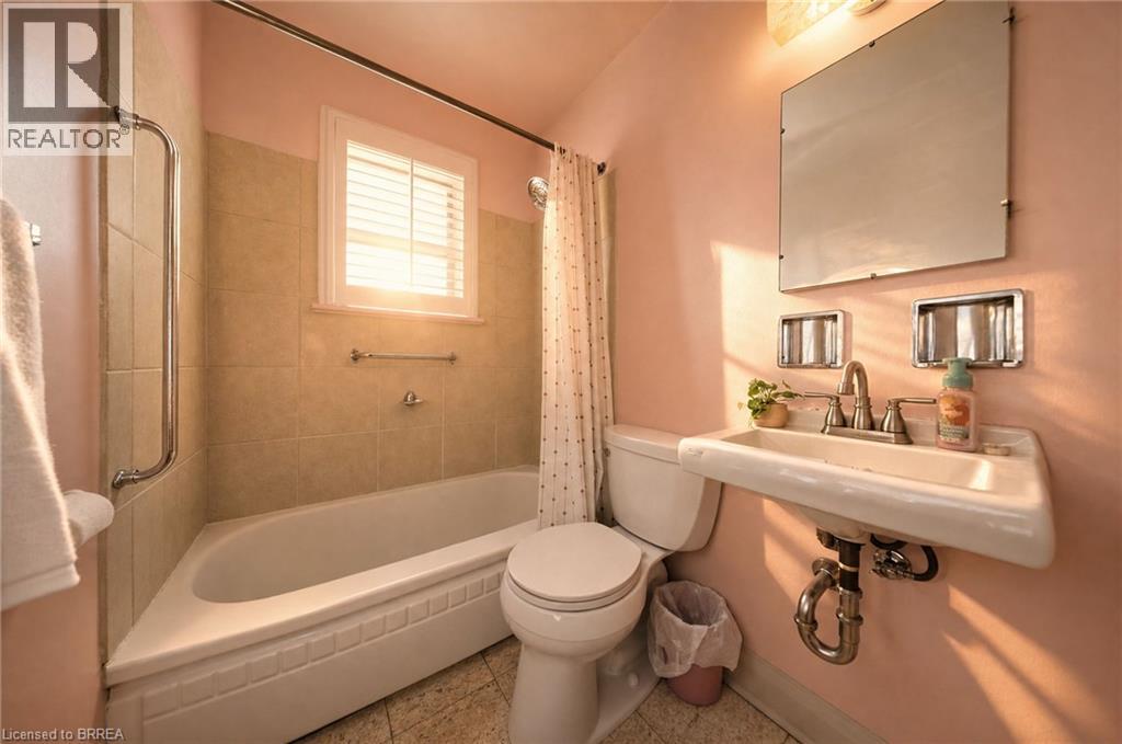 21 Hillcrest Avenue, Brantford, Ontario  N3T 2C8 - Photo 14 - 40870160