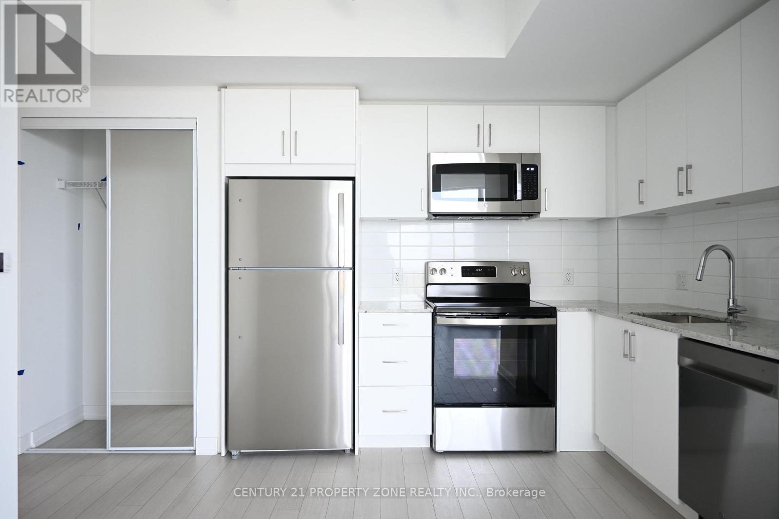 2702 - 4010 Eglinton Avenue W, Toronto, Ontario  M9A 4M2 - Photo 4 - W13879096