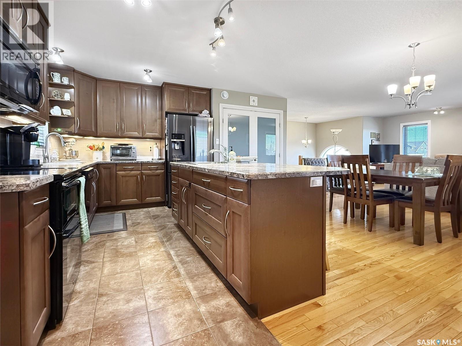 828 Colonel Otter Drive, Swift Current, Saskatchewan  S9H 4W9 - Photo 4 - SK050762
