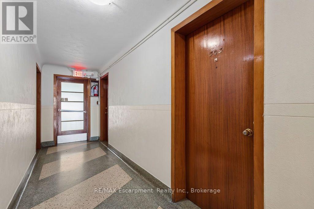 303 - 830 Robinson Street, Burlington (Brant), Ontario  L7R 2L5 - Photo 16 - W13879194