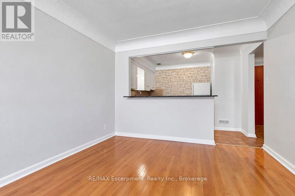 303 - 830 Robinson Street, Burlington (Brant), Ontario  L7R 2L5 - Photo 3 - W13879194