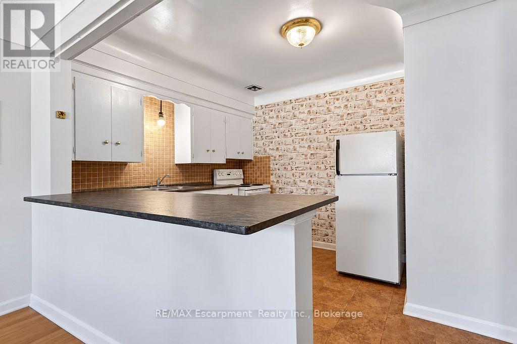 303 - 830 Robinson Street, Burlington (Brant), Ontario  L7R 2L5 - Photo 4 - W13879194