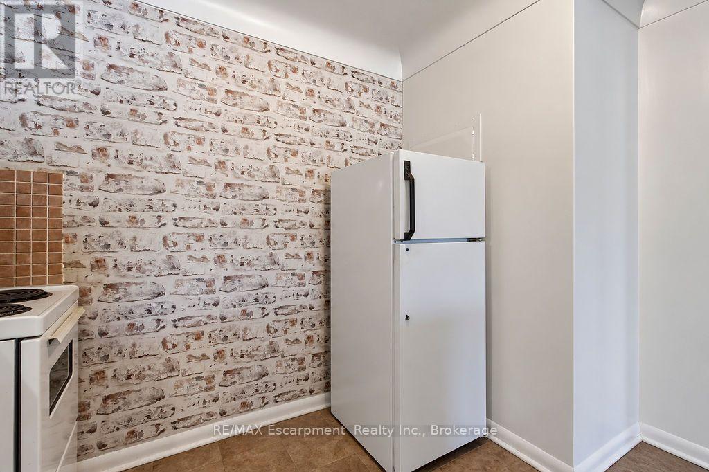303 - 830 Robinson Street, Burlington (Brant), Ontario  L7R 2L5 - Photo 6 - W13879194